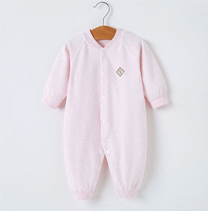 Détail col fermé grenouillère bébé maille douce sécurisée