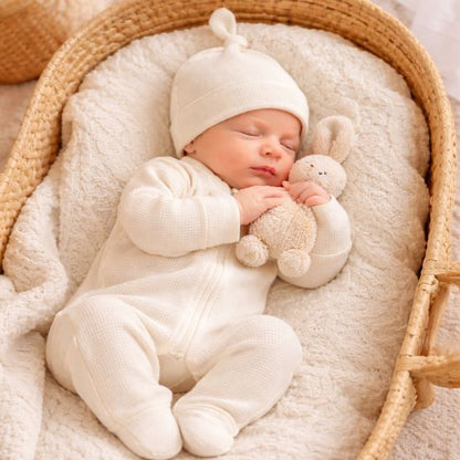 Grenouillère bébé unisexe zippée en maille gaufrée écru avec bonnet noué assorti