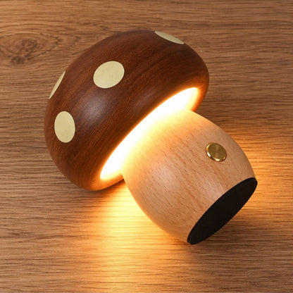 Détail du socle antidérapant en bois de la lampe veilleuse bébé