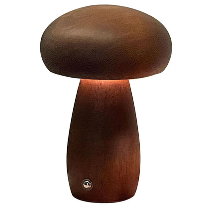 Lampe veilleuse bébé champignon en bois de noyer allumée, lumière chaude
