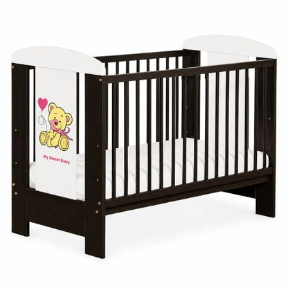 Lit à barreau bébé décor ourson bois wengé et panneaux blancs sur fond blanc