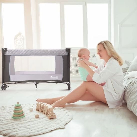 Parois en maille respirante du lit parapluie bébé avec moustiquaire assurant ventilation