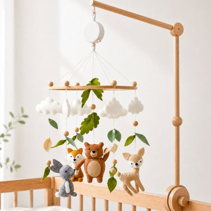Mobile bébé animaux de la forêt en feutrine avec boîte à musique, fixé à un lit à barreaux