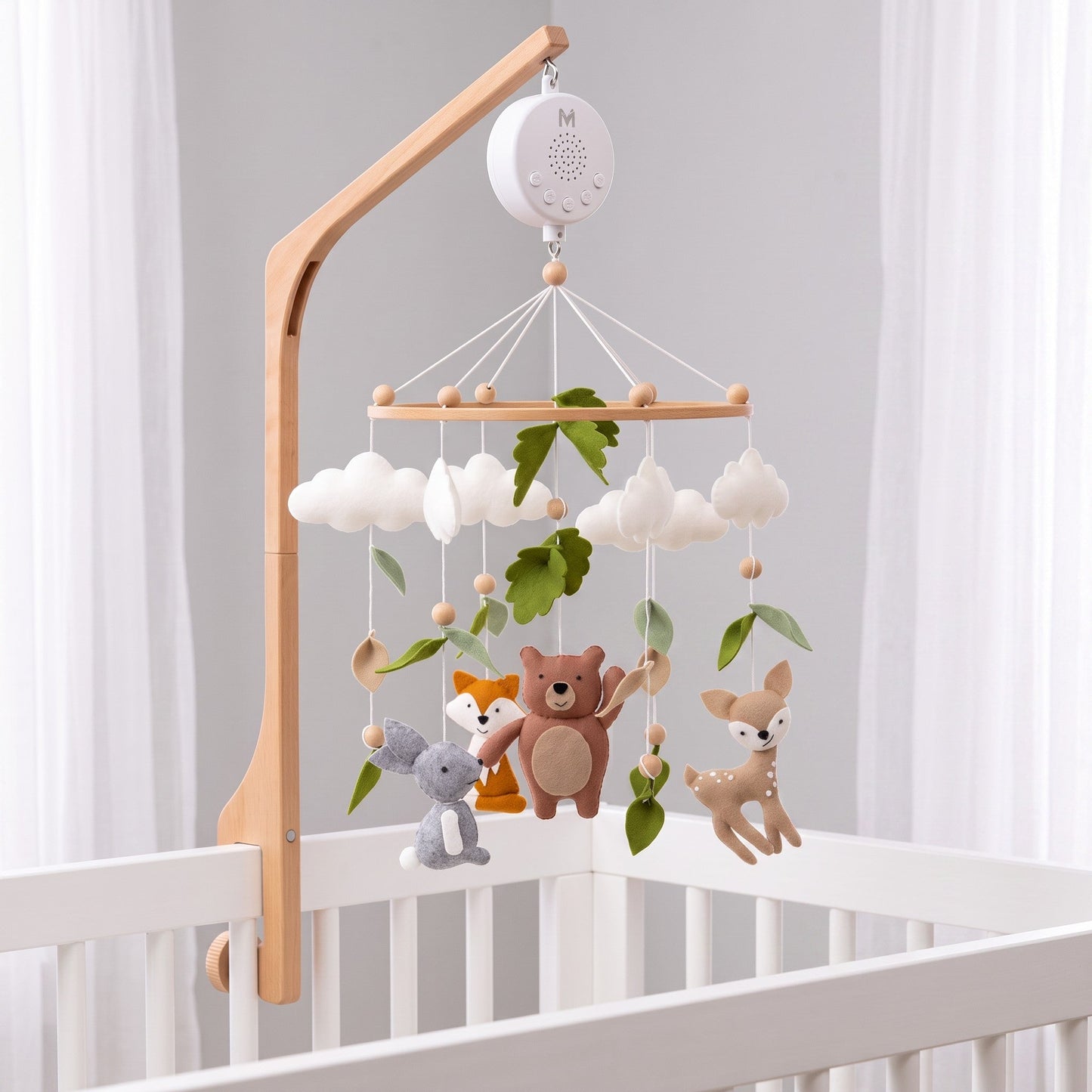 Mobile bébé Animaux de la forêt en feutrine avec bras et boîte musicale
Mobile seul au-dessus du berceau