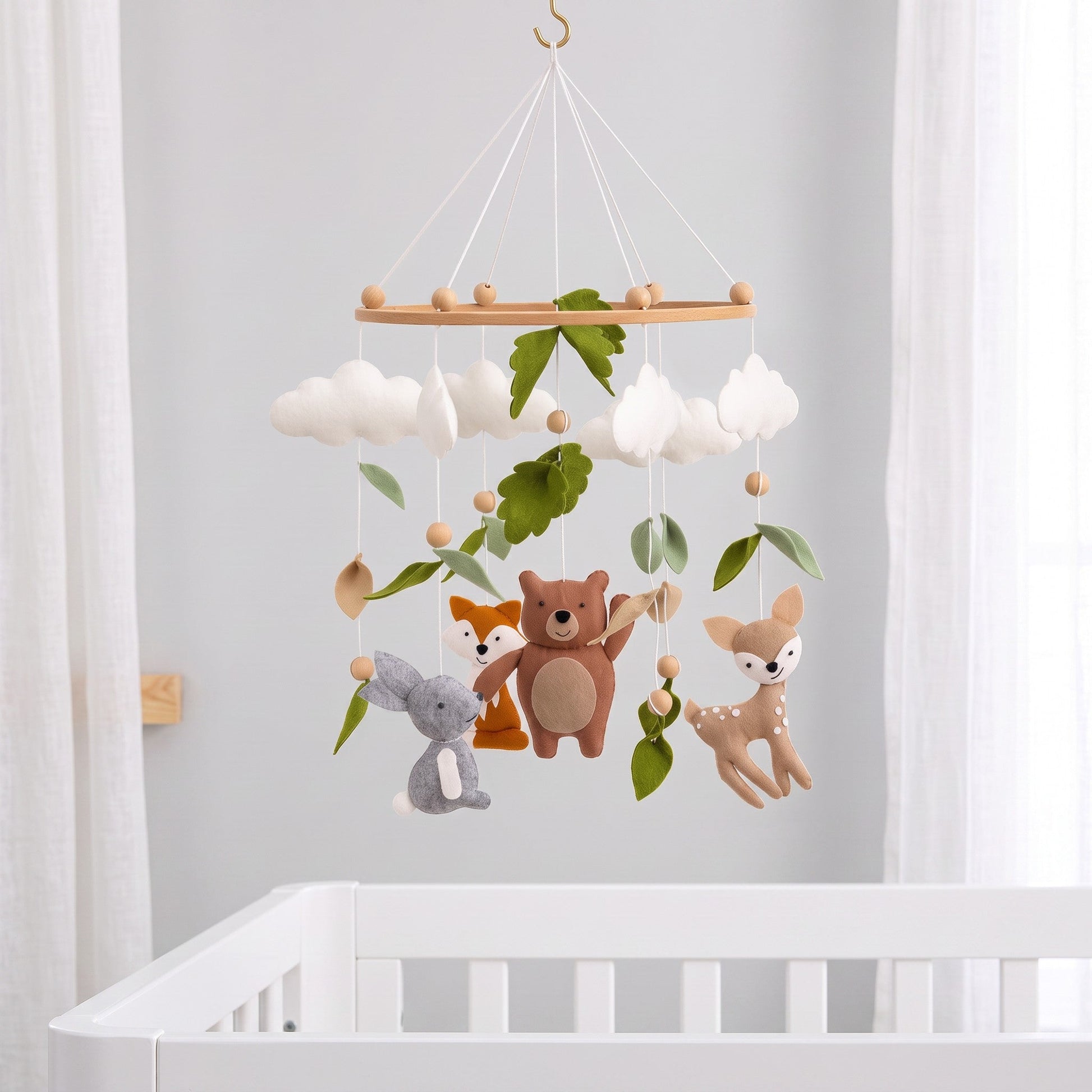 Mobile bébé Animaux de la forêt en feutrine suspendu au-dessus du berceau
Zoom sur les figurines