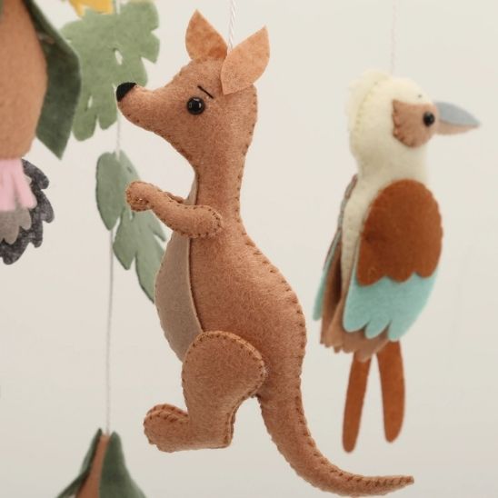 Mobile bébé Animaux Nature & Soleil avec oiseau en feutrine et éléments naturels
