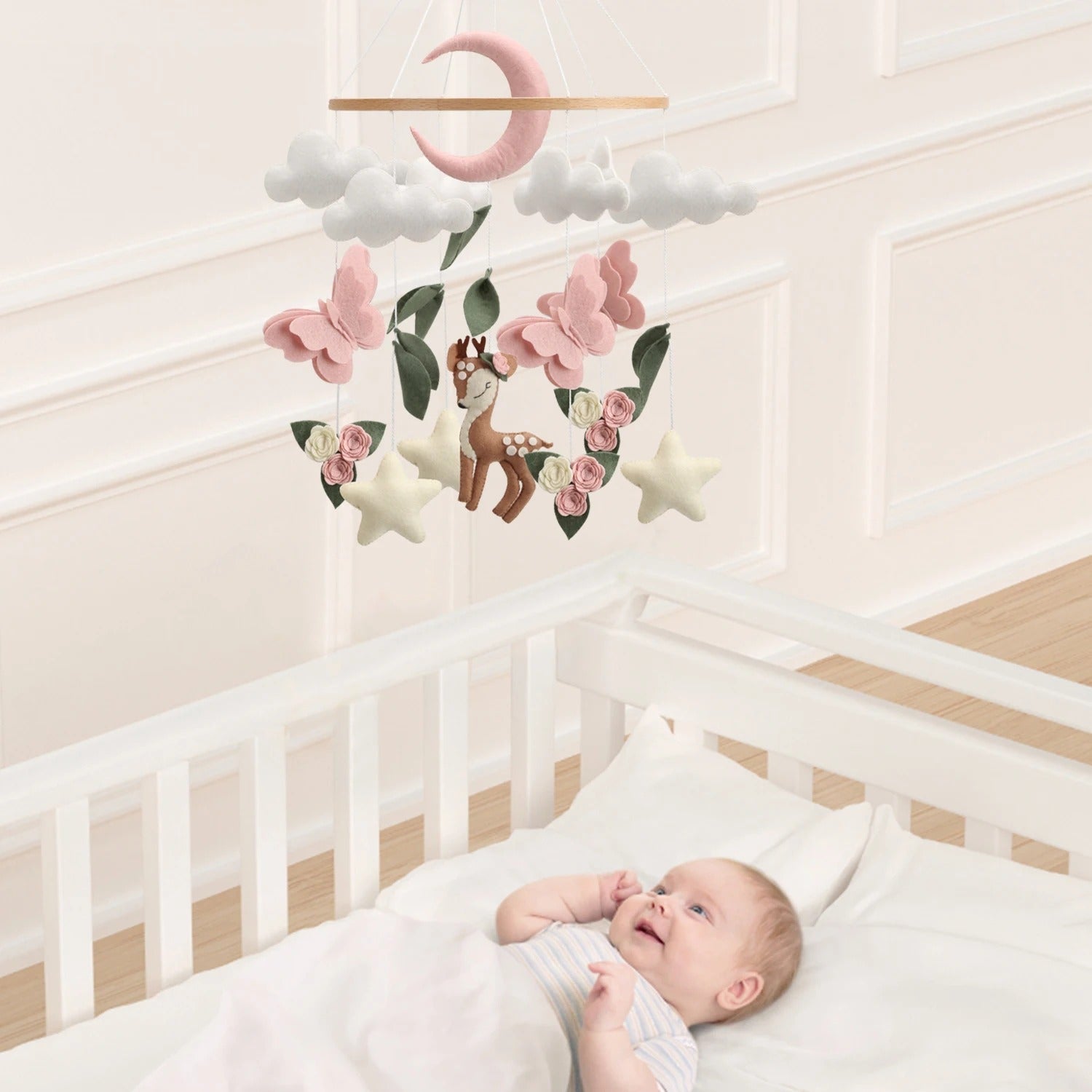 Mobile Bebe bois - Design nature et poétique en feutrine douce - Spot Bébé