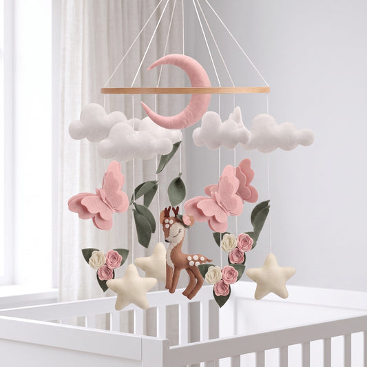 Mobile bébé bois fait main en feutrine avec faon, lune rose et papillons