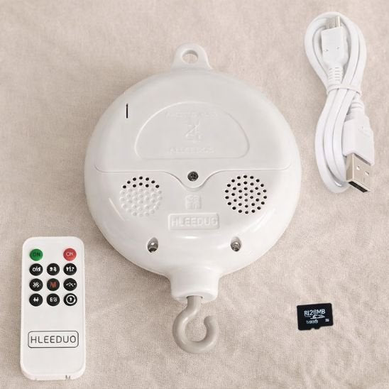 Boîte musicale pour mobile bébé cygnes et nuages en bois naturel