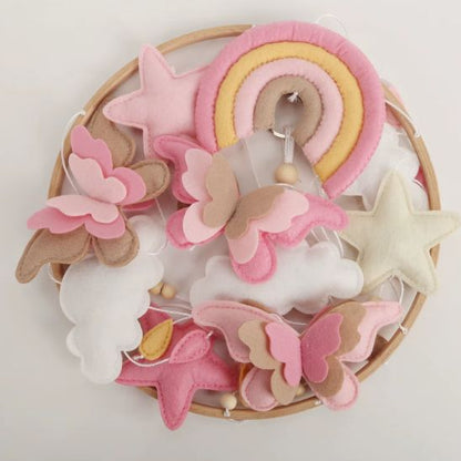 Mobile bébé fille arc-en-ciel avec papillons et nuages en feutrine fait main