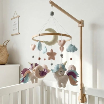 Mobile bébé licorne avec lune étoiles et éléments suspendus en feutrine