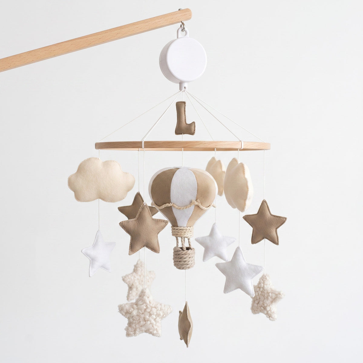 Mobile bébé montgolfière avec bras en bois et boîte musicale blanche