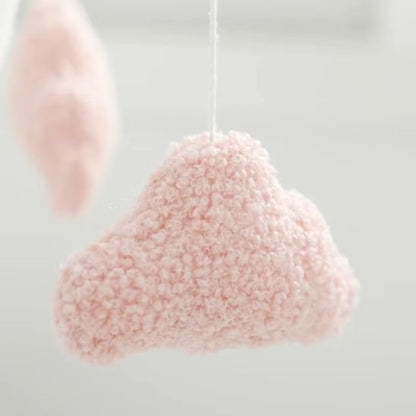 Mobile bébé nuages rose et blanc avec lune suspendue