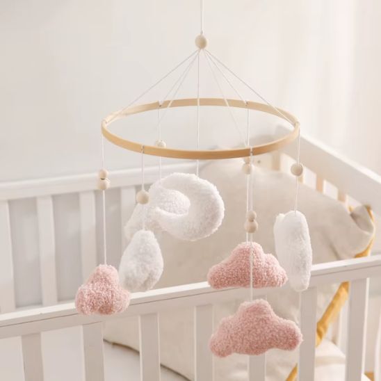 Mobile bébé nuages et lune pour chambre bébé fille