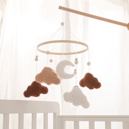 Mobile bébé nuages et lune apaisant pour favoriser le sommeil