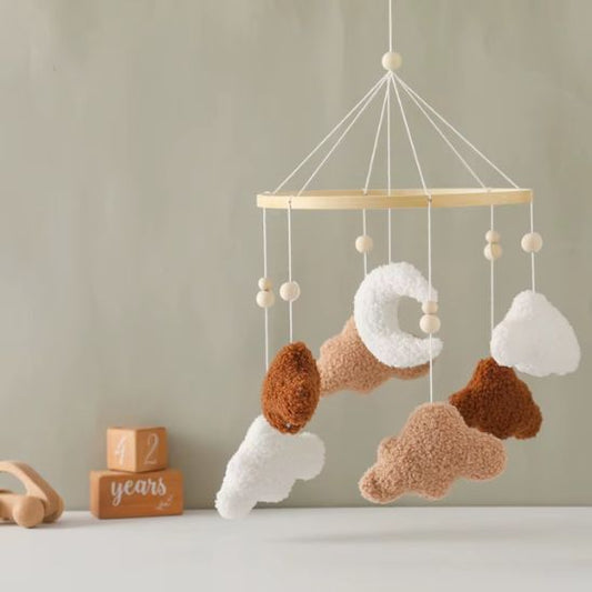 Mobile bébé nuages et lune beige et brun pour chambre bébé