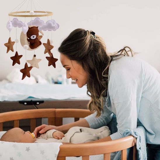 Mobile bébé ours avec étoiles en tissu moelleux