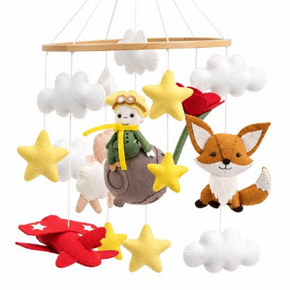 Mobile bébé Petit Prince fait main avec renard, avion, étoiles et nuages en feutrine