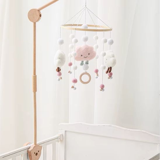 Mobile bébé fille nuage et moutons aux tons pastel pour chambre bébé