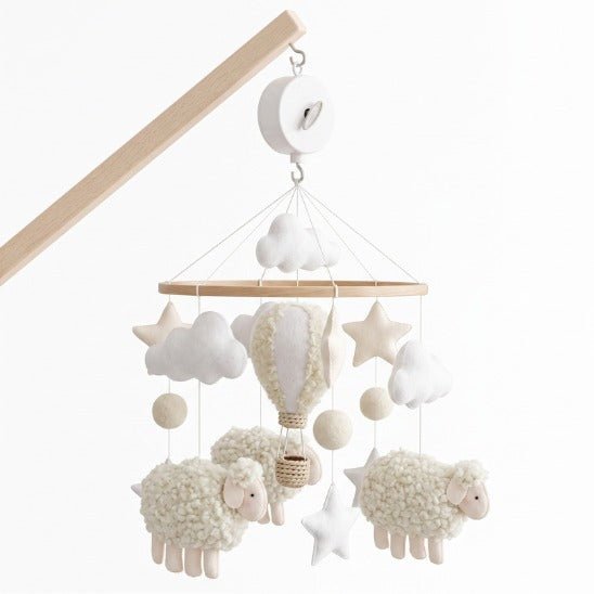 Mobile lit bébé moutons avec bras en bois et boîte musicale blanche