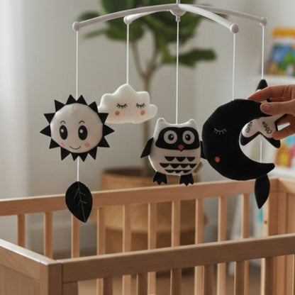 Mobile Montessori design minimaliste noir et blanc pour chambre de bébé
