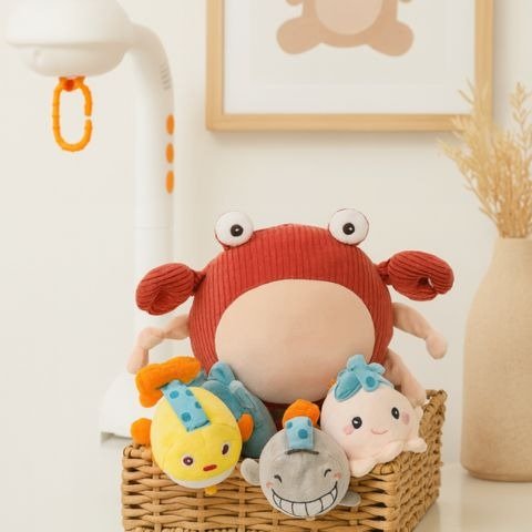 Système de fixation universelle pour mobile musical bébé sur lit à barreaux