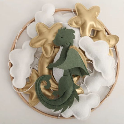 Mobile musical bébé Dragon & étoiles dorées au style féerique et apaisant