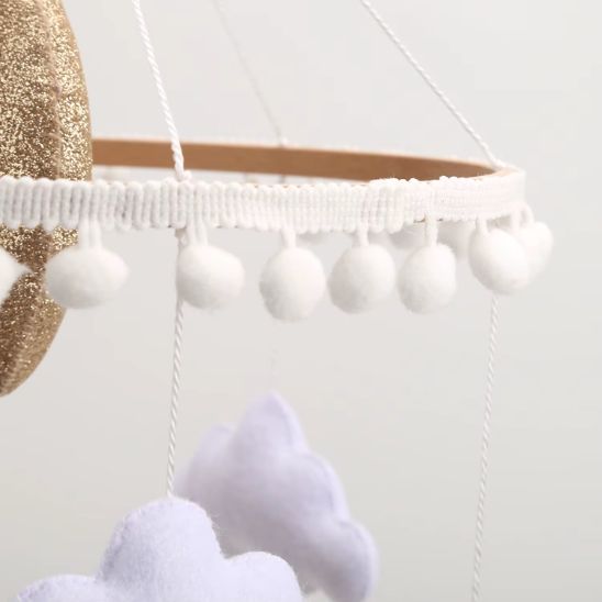 Mobile musical bébé fille Kaaba avec lune dorée et étoiles suspendues