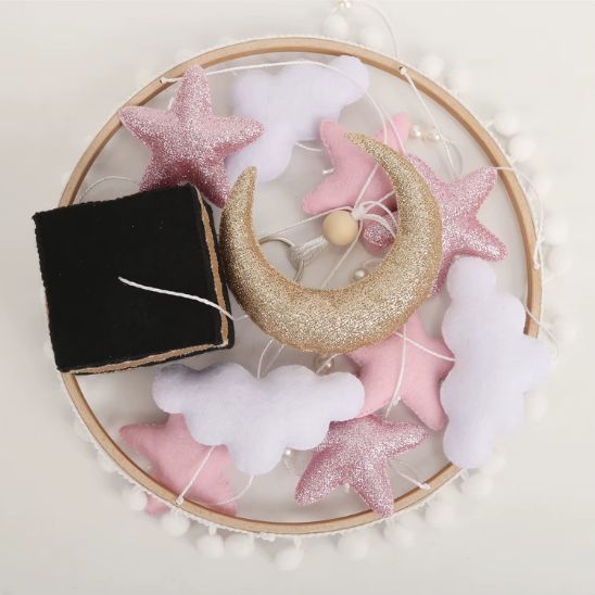 Mobile musical bébé fille Kaaba favorisant une ambiance spirituelle et rassurante