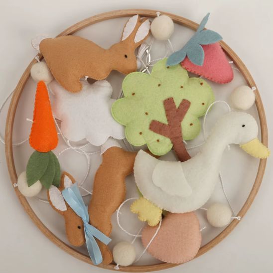 Mobile musical bébé Lapin & compagnie suspendu sur bras en bois naturel