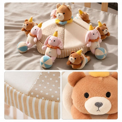détails des tissus rayés et à pois et des peluches du mobile musical bébé rotatif