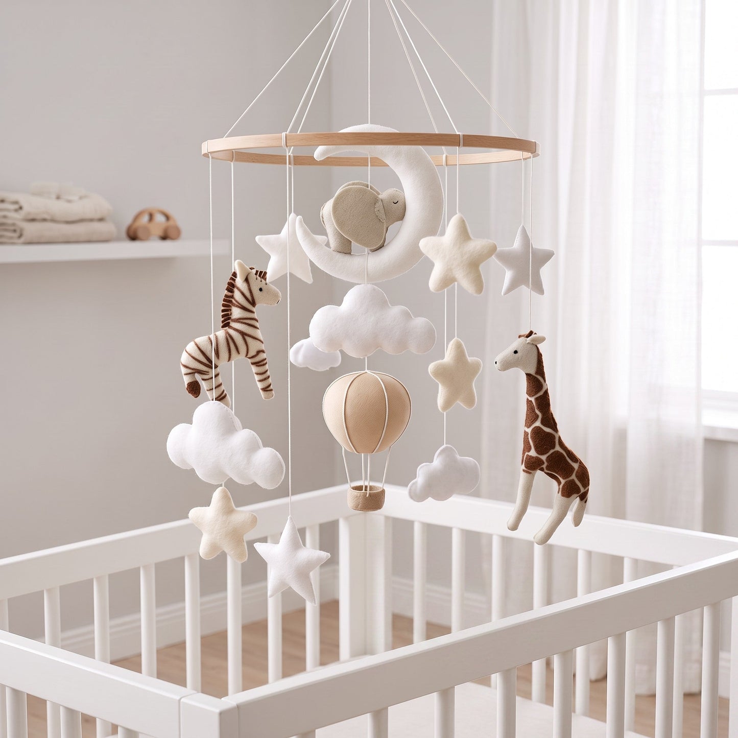 Mobile musical safari fait main pour chambre bébé, décoration en feutrine avec animaux safari et montgolfière