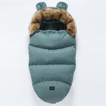 Nid d’ange bébé bleu avec capuche à fourrure et tissu extérieur imperméable – Spot Bébé