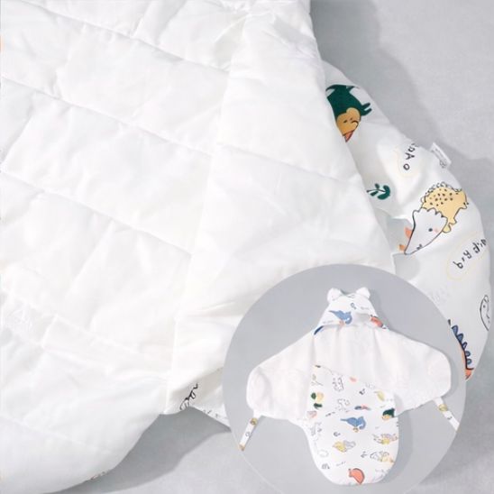 Détail intérieur matelassé blanc nid d ange cosy emmaillotage papillon