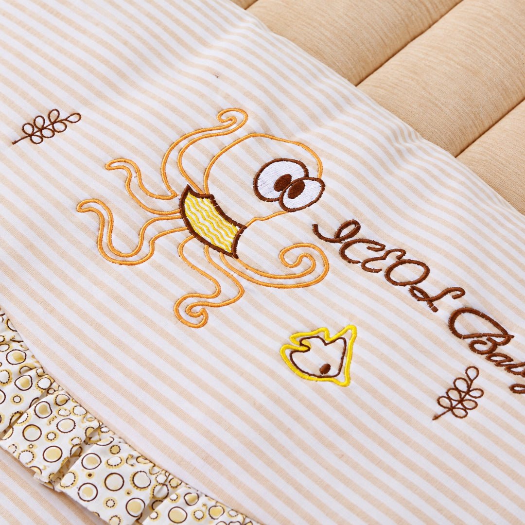 Broderie pieuvre et volant fleuri sur coton rayé