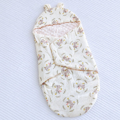 Nid d'ange gaze de coton imprimé lapins et couronnes fleuries