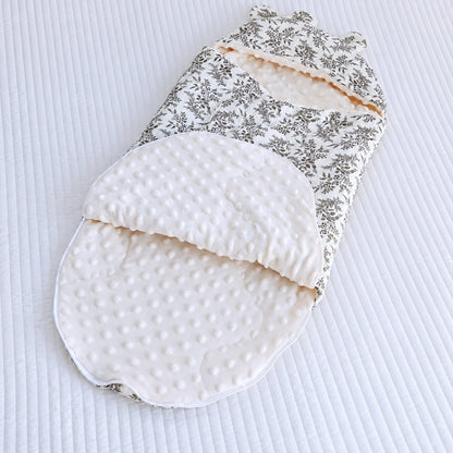Nid d'ange ouvert, intérieur en velours minky à pois