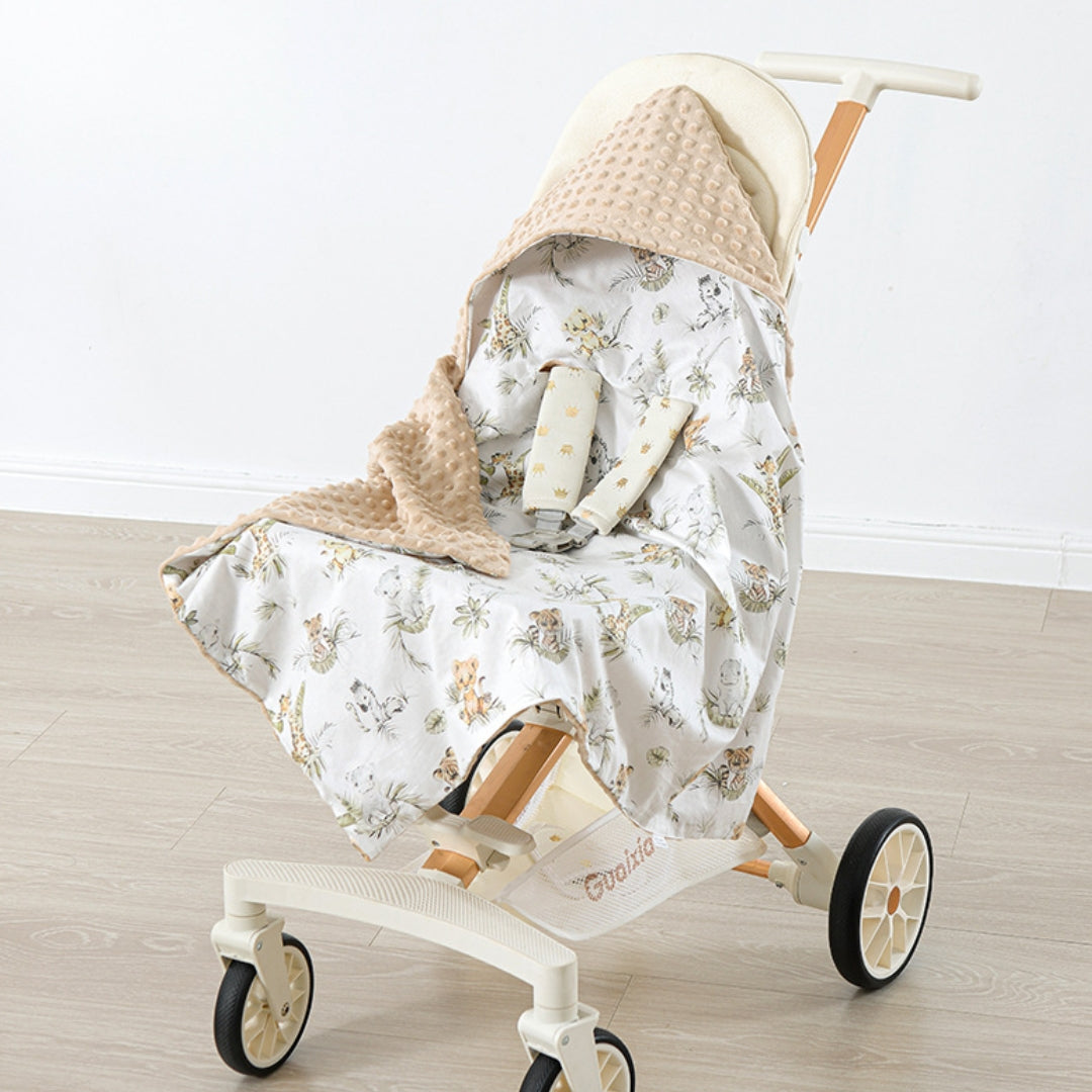 Nid d'ange réversible Biscotte savane utilisé comme couverture bébé poussette
