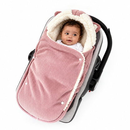 Bébé dans le nid d'ange siège auto rose