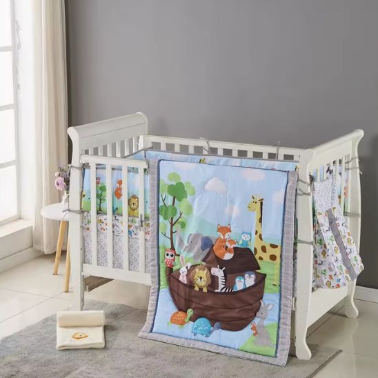 Parure de lit bébé animaux savane 4 pièces avec couette, tour de lit et drap-housse sur berceau blanc