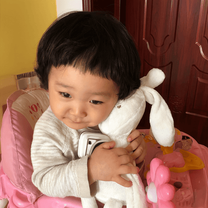 Peluche lapin assise en position droite, idéale pour offrir