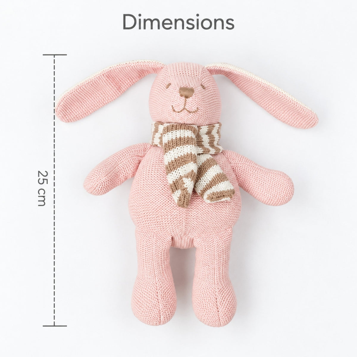Dimensions de la peluche au tricot lapin : 25 cm de hauteur