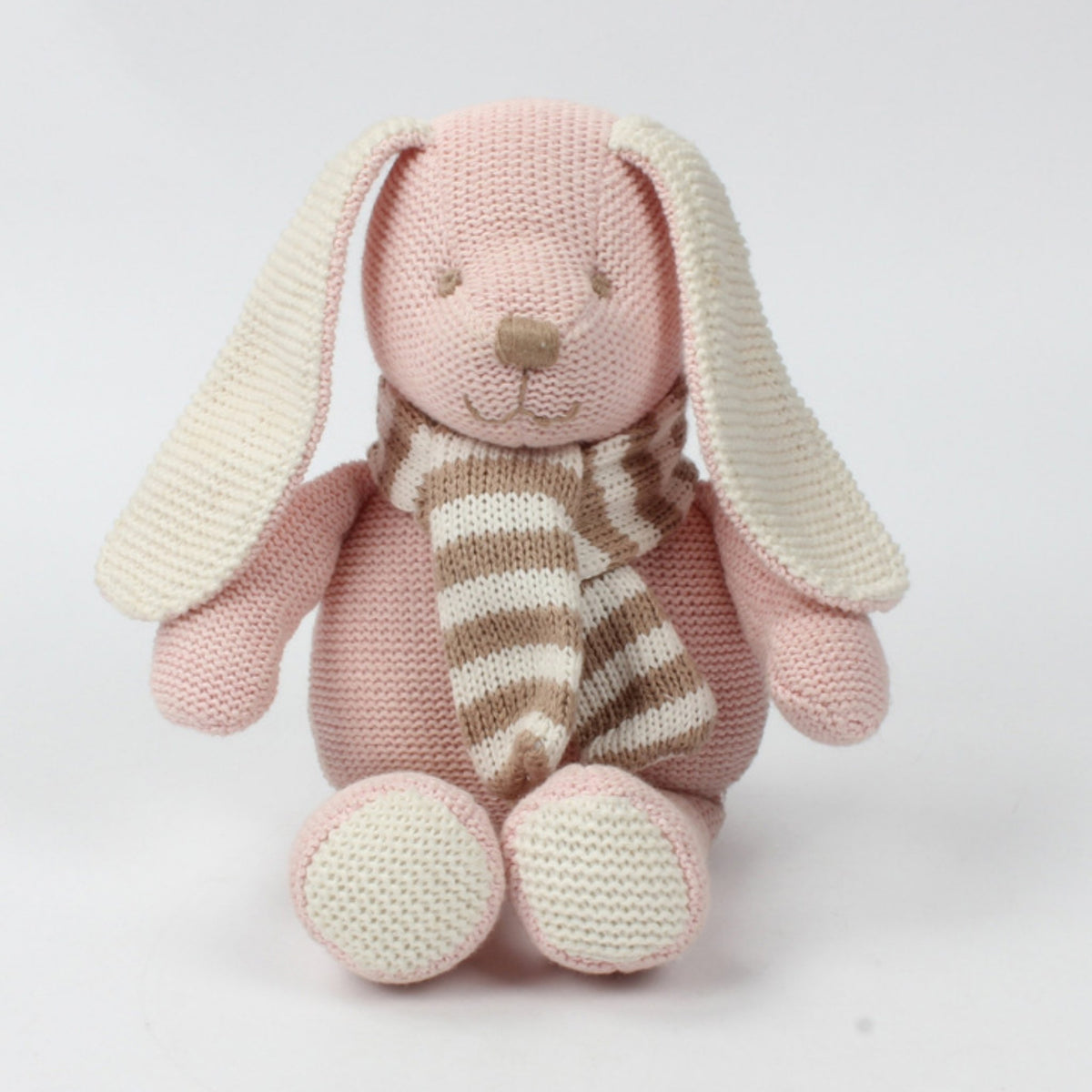 Peluche au tricot lapin rose en coton avec son écharpe rayée
