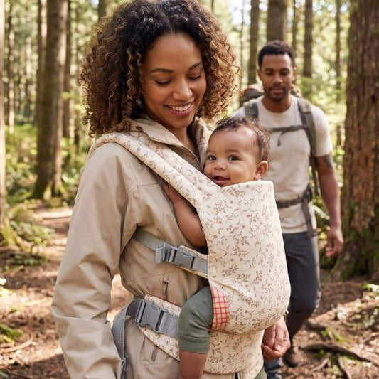 Porte bébé randonnée floral crème – randonnée en famille en forêt
