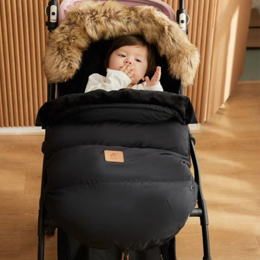 Poussette chancelière noire confortable et sécurisée pour bébé