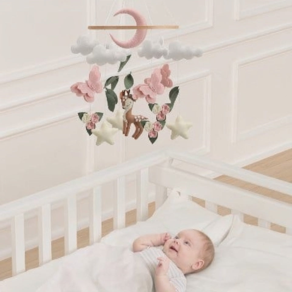 Mobile bébé en bois au design nature et poétique, décor en feutrine douce