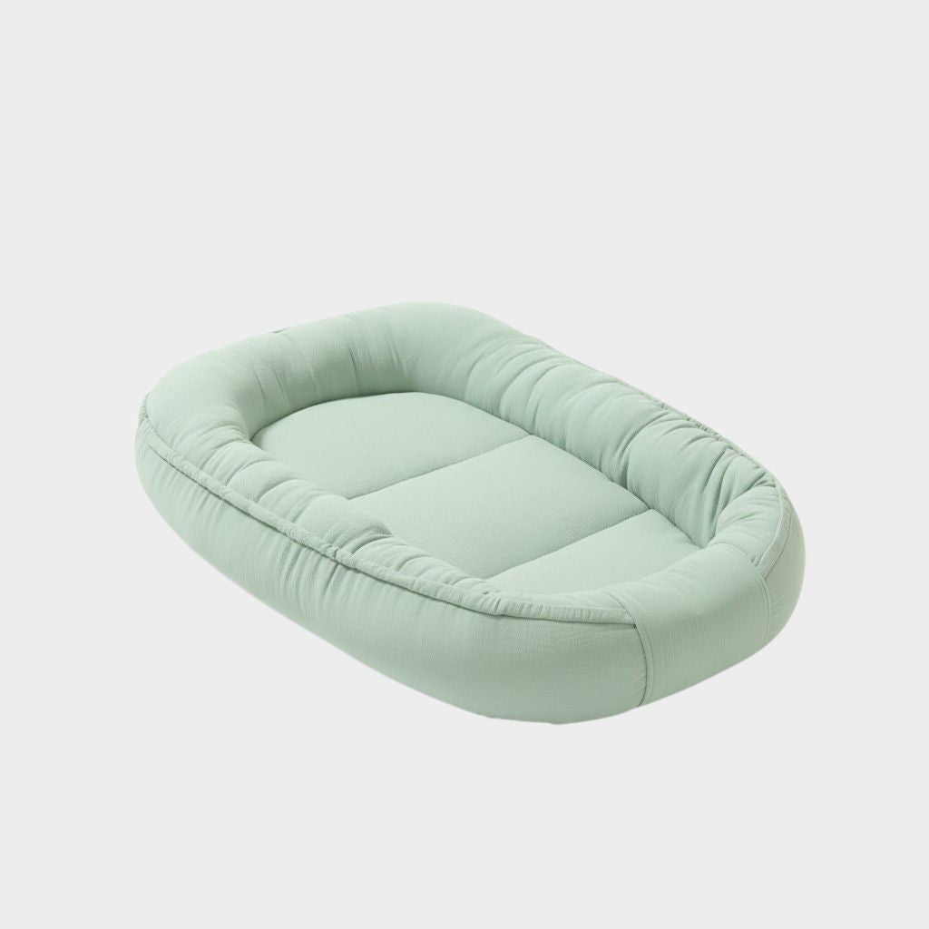 Réducteur de lit bébé respirant en tissu doux vert sauge
