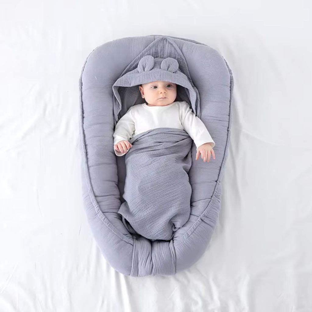 Réducteur de lit bébé gris unisexe avec bords rembourrés sécurisants