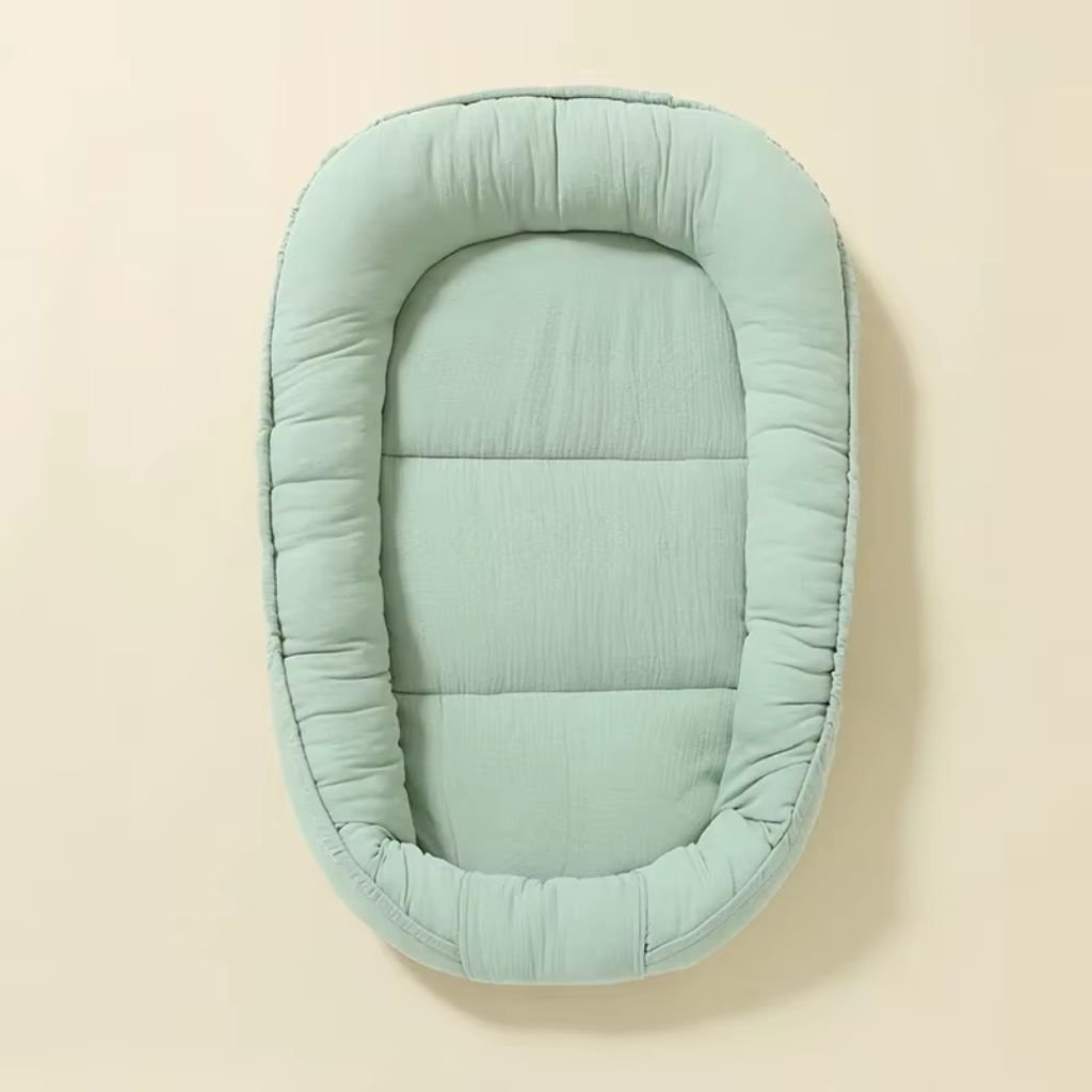 Réducteur de lit bébé cocon sécurisant couleur vert sauge