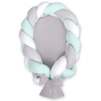 Réducteur de lit tressé menthe, blanc et gris avec matelas gris coordonné
